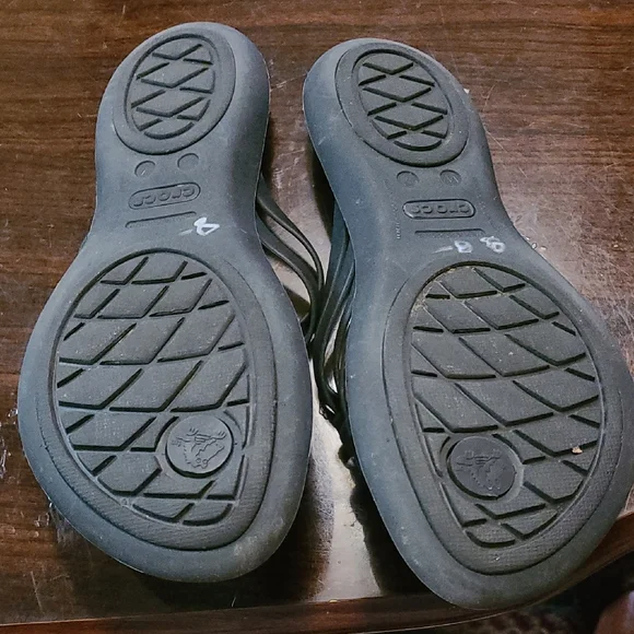 CROCS Women's Strappy Black Huarache sandals - Picture 2 of 2